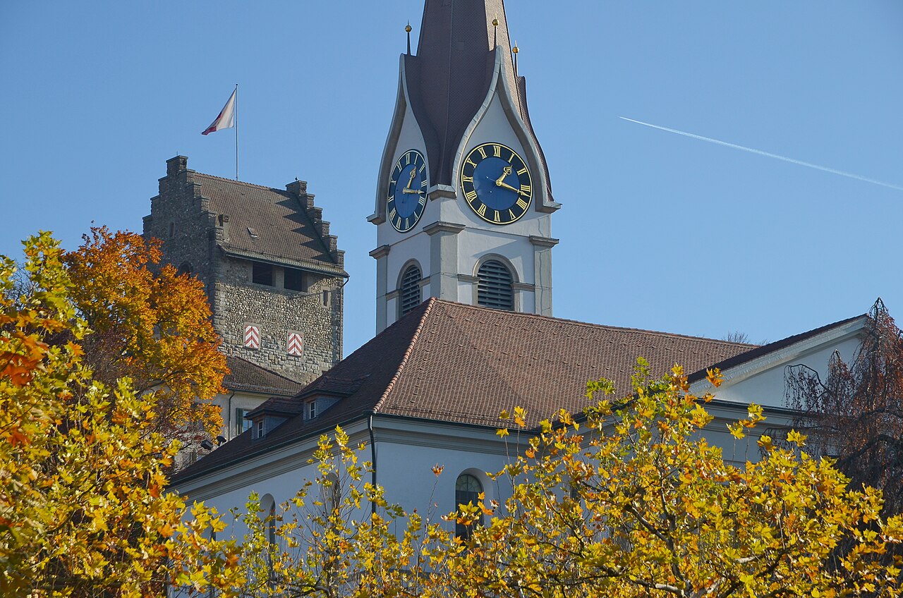 Schloss und reformierte Kirche in Uster, Ansicht vom Schulweg