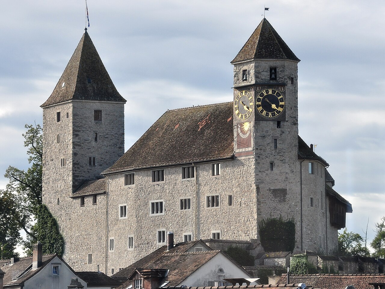 Blick von der Neuen Jonastrasse zum Schloss Rapperswil